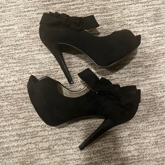 Black Peep-Toe Heels - Picture 1 of 6